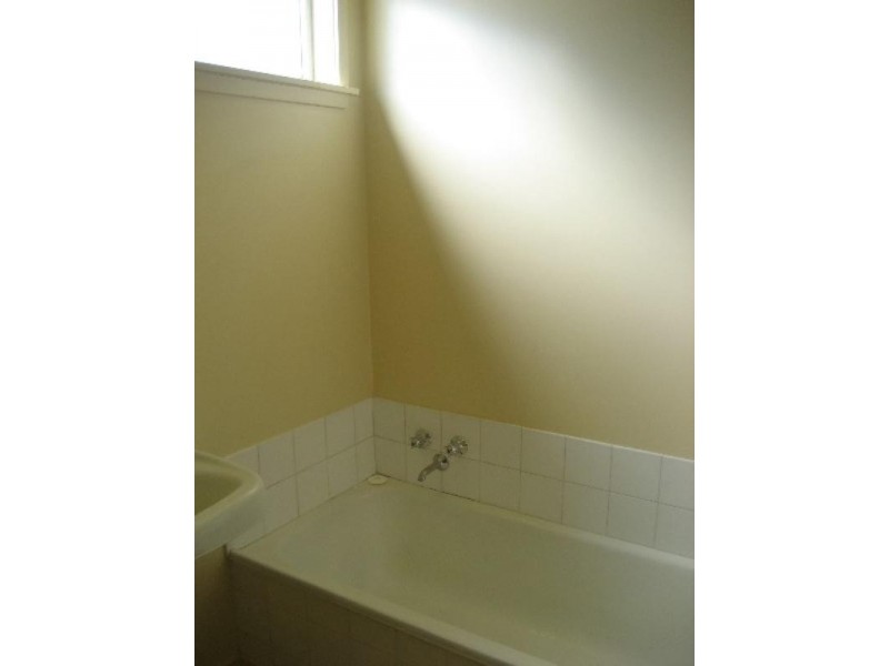 8 Johnson Street, Rochester VIC 3561