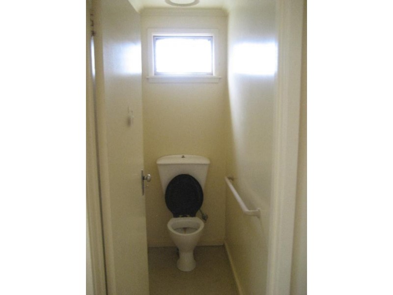 8 Johnson Street, Rochester VIC 3561