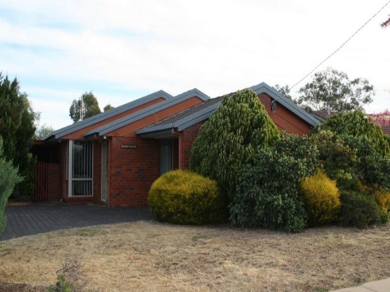 9 Phillip Street, Rochester VIC 3561