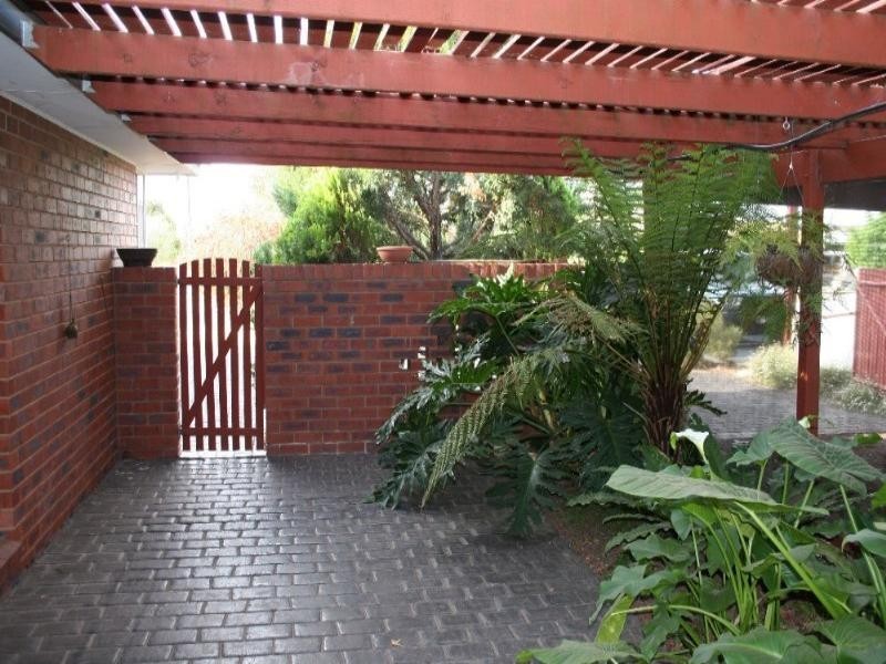 9 Phillip Street, Rochester VIC 3561