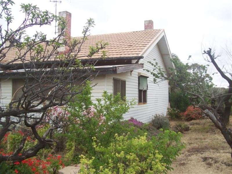 18 Charlton Road, St Arnaud VIC 3478