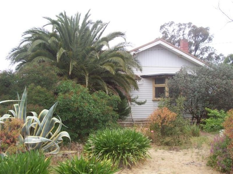 18 Charlton Road, St Arnaud VIC 3478