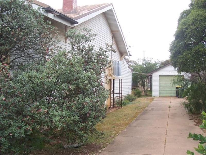 18 Charlton Road, St Arnaud VIC 3478