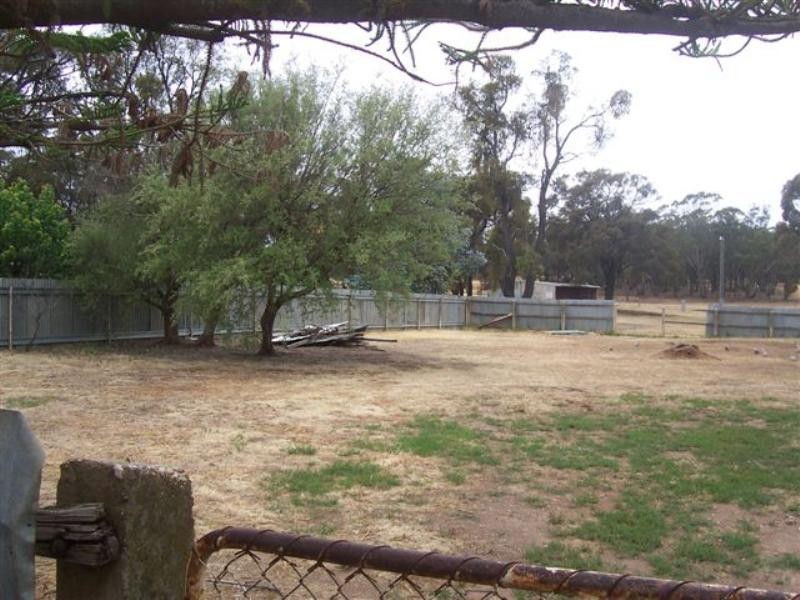 18 Charlton Road, St Arnaud VIC 3478