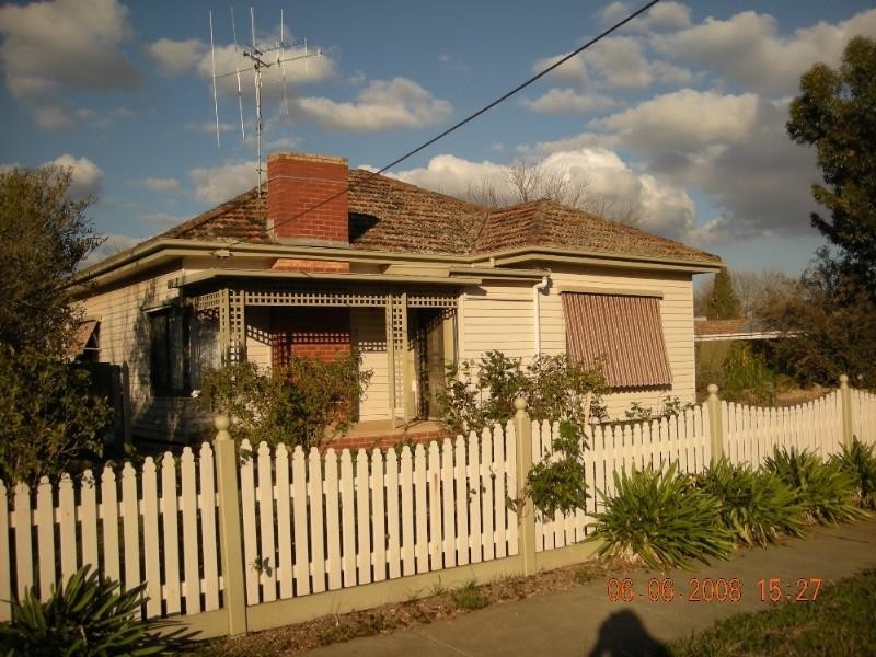 13 Hopetoun Street, Rochester VIC 3561