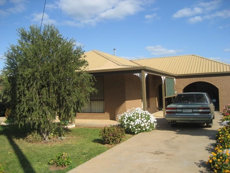 27 Diggora Road, Rochester VIC 3561