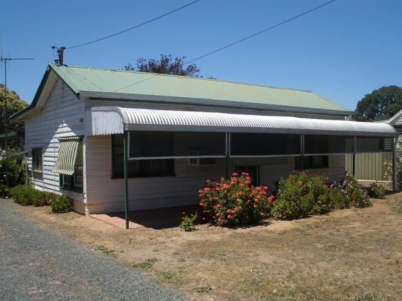 27 Baynes Street, Rochester VIC 3561
