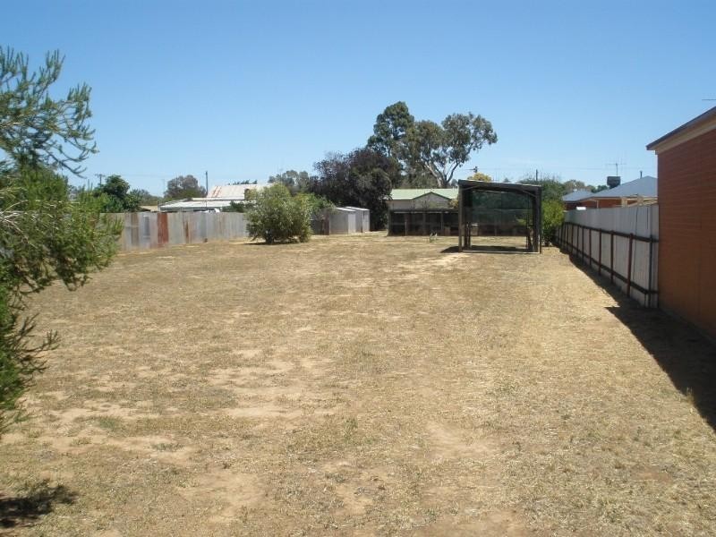 27 Baynes Street, Rochester VIC 3561