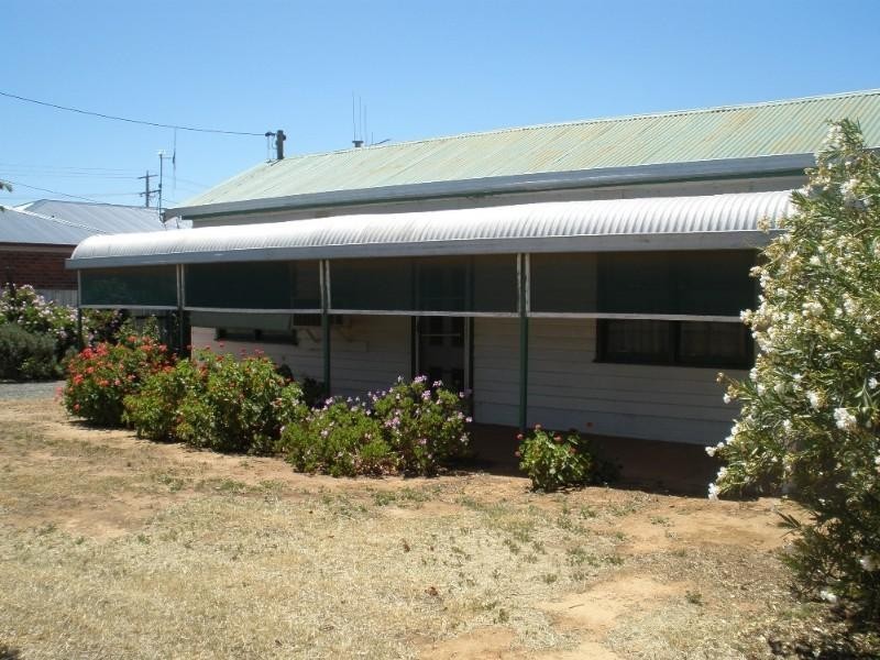 27 Baynes Street, Rochester VIC 3561
