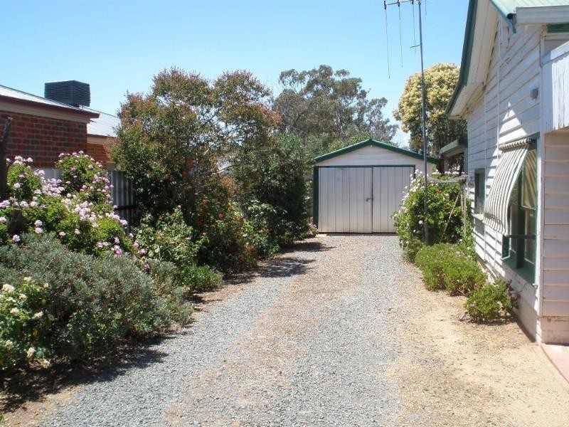 27 Baynes Street, Rochester VIC 3561