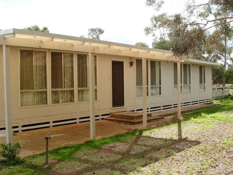 164 Railway Road, Rochester VIC 3561