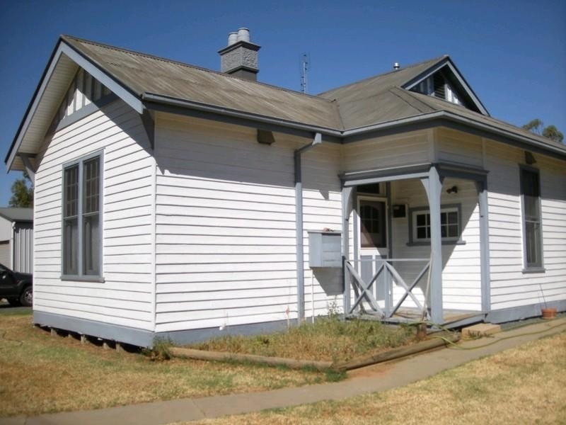 8 Moore Street, Rochester VIC 3561