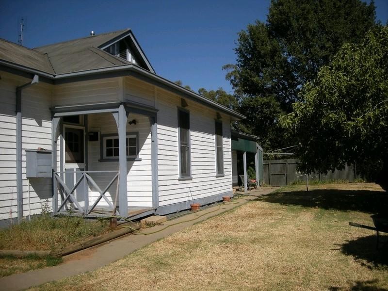 8 Moore Street, Rochester VIC 3561