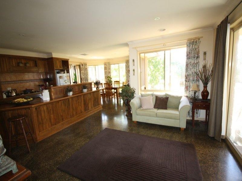 6 Dingee Road, Rochester VIC 3561