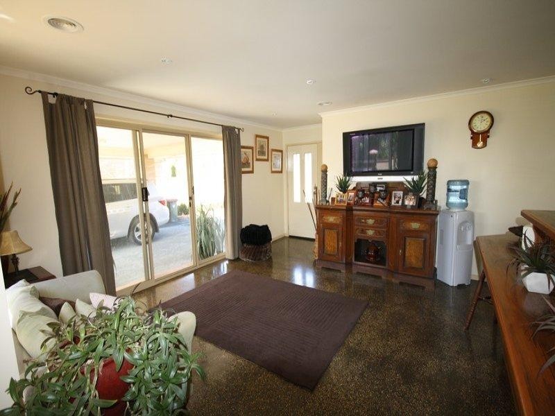 6 Dingee Road, Rochester VIC 3561