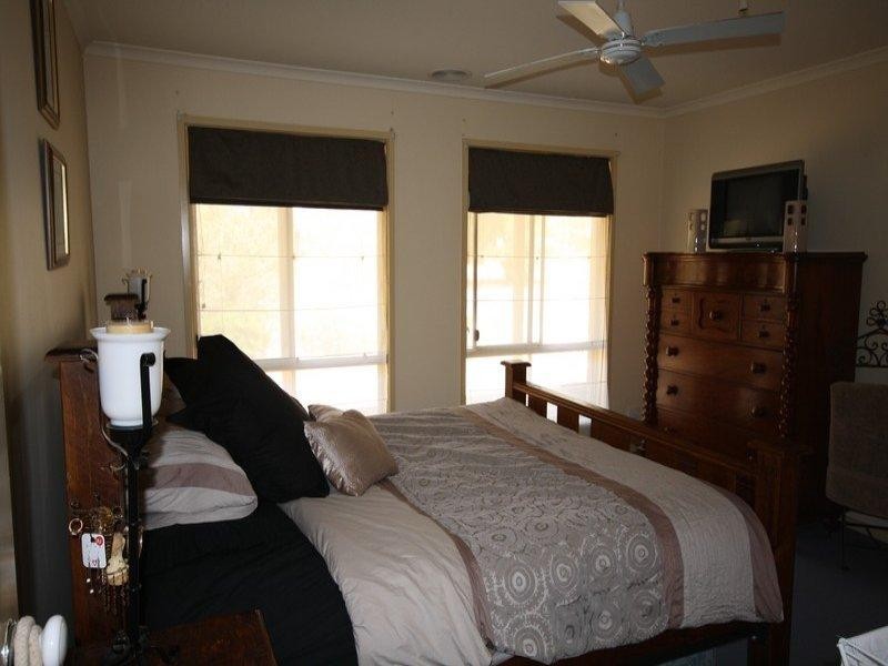 6 Dingee Road, Rochester VIC 3561