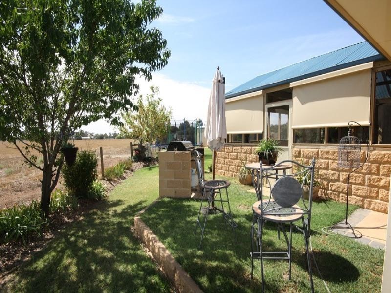 6 Dingee Road, Rochester VIC 3561