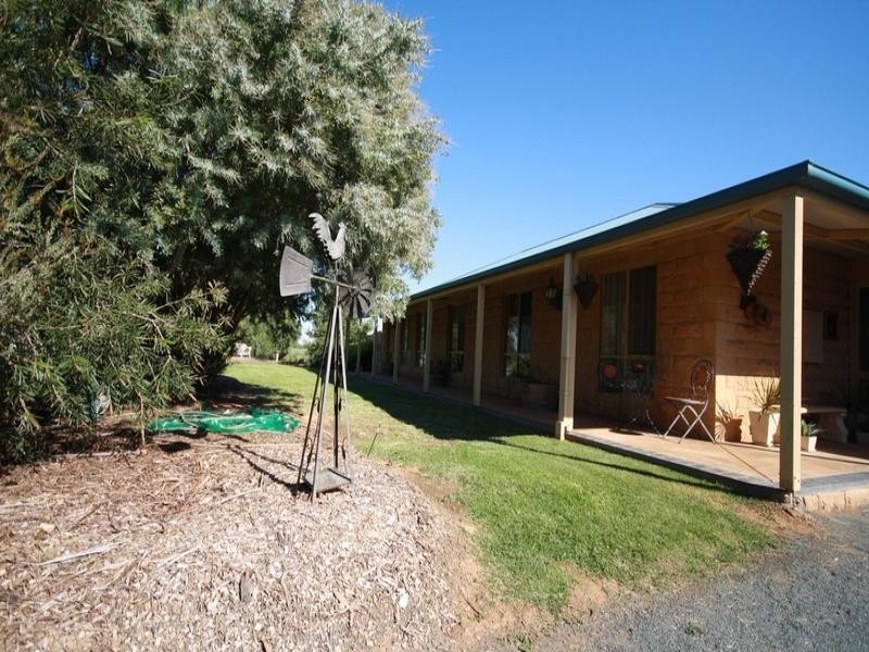 6 Dingee Road, Rochester VIC 3561
