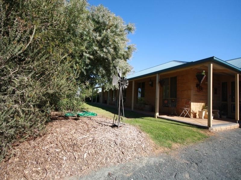 6 Dingee Road, Rochester VIC 3561
