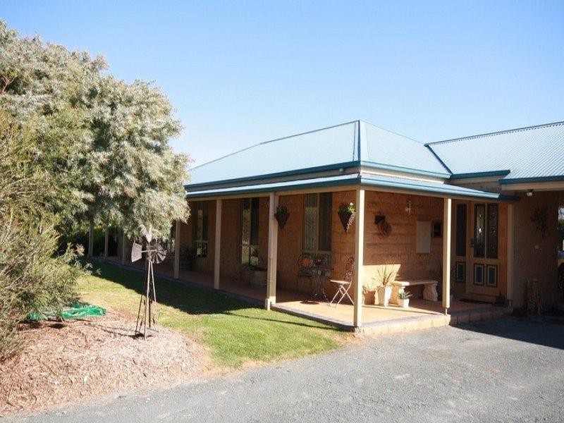 6 Dingee Road, Rochester VIC 3561