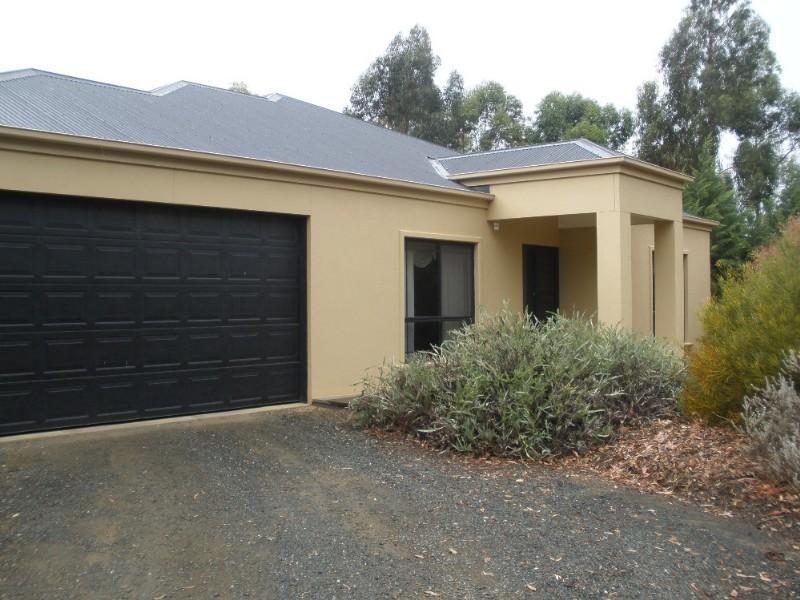 11 Cohen Street, Rochester VIC 3561