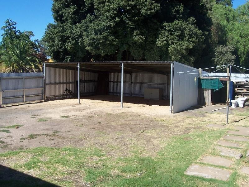21 Kings Avenue, St Arnaud VIC 3478