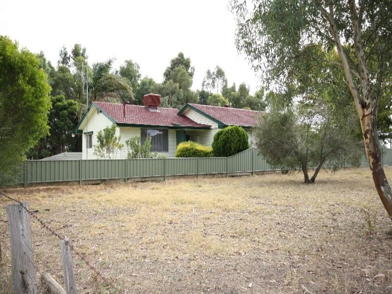 184 Murdochs Road, Fairy Dell VIC 3561