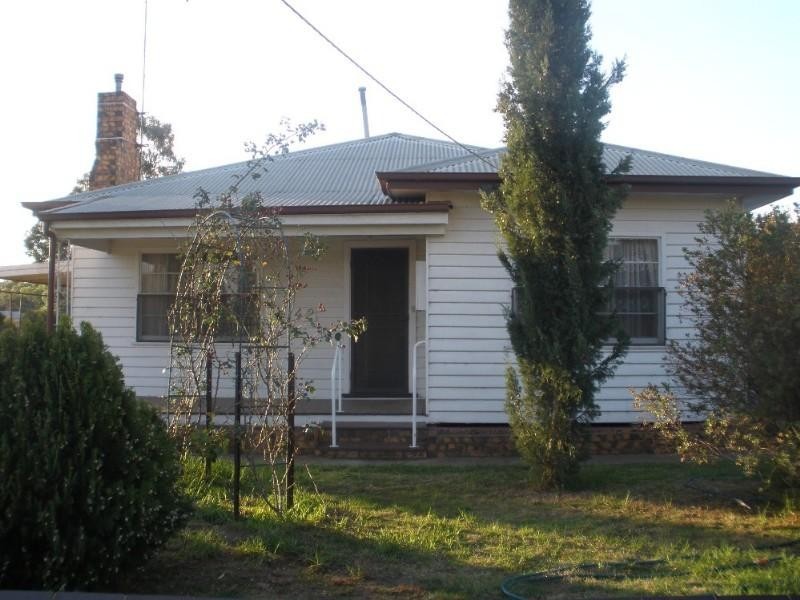42 Lowry Street, Rochester VIC 3561