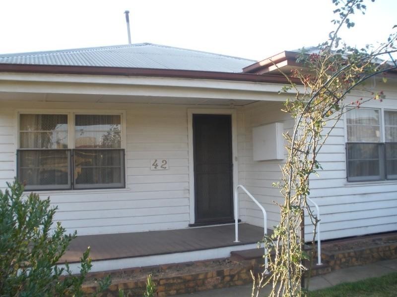 42 Lowry Street, Rochester VIC 3561