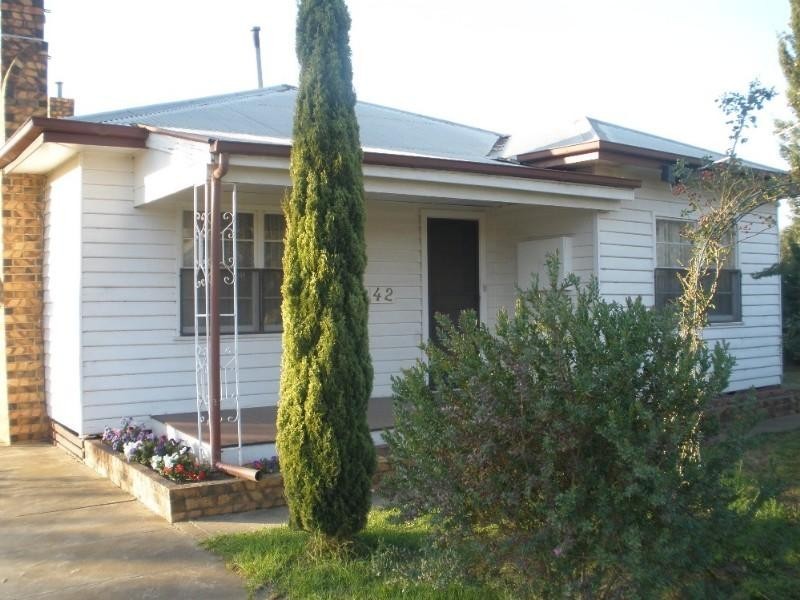 42 Lowry Street, Rochester VIC 3561