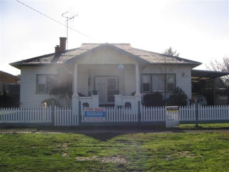 16 Navarre Road, St Arnaud VIC 3478