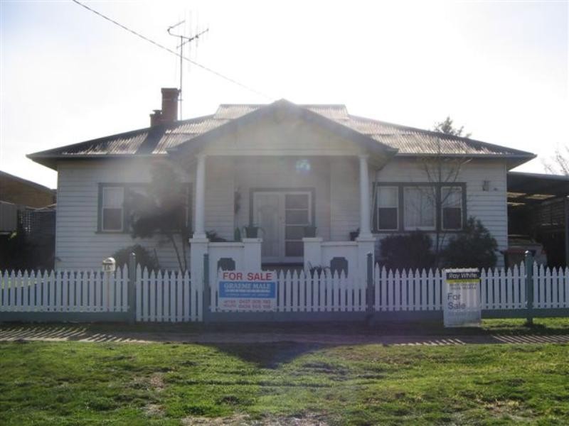 16 Navarre Road, St Arnaud VIC 3478