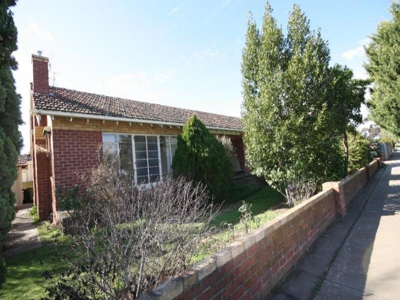 2 Dudley Street, Rochester VIC 3561