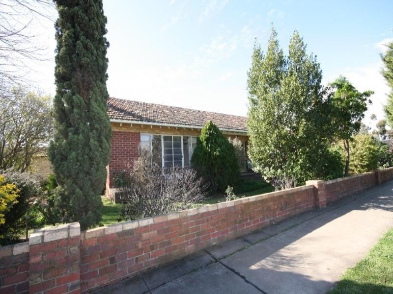 2 Dudley Street, Rochester VIC 3561