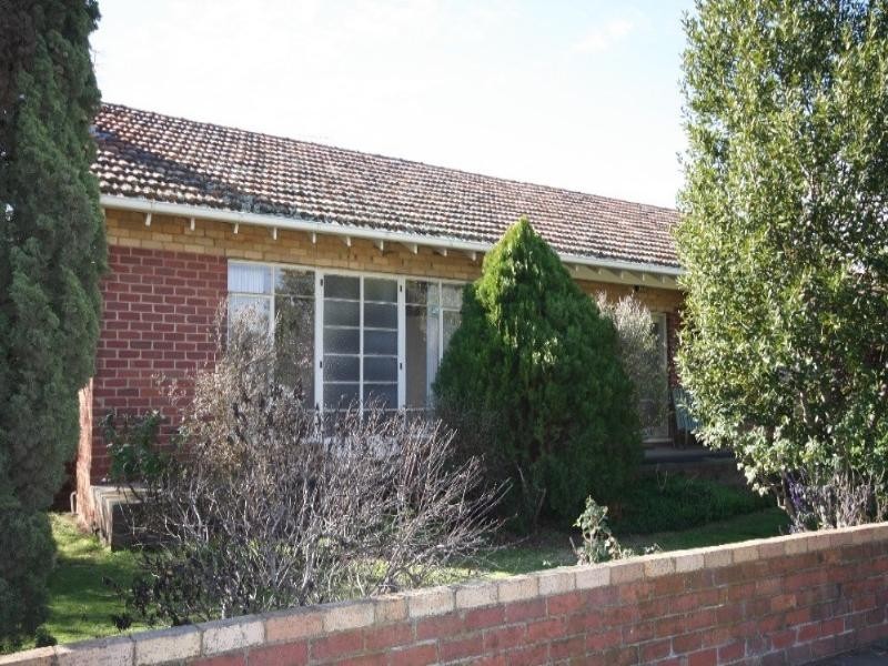 2 Dudley Street, Rochester VIC 3561