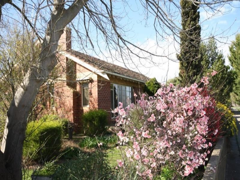 2 Dudley Street, Rochester VIC 3561