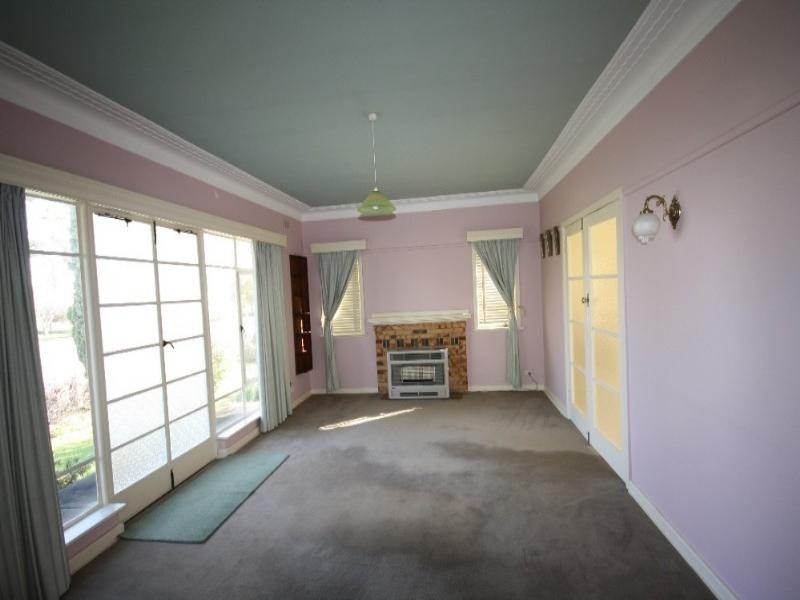 2 Dudley Street, Rochester VIC 3561