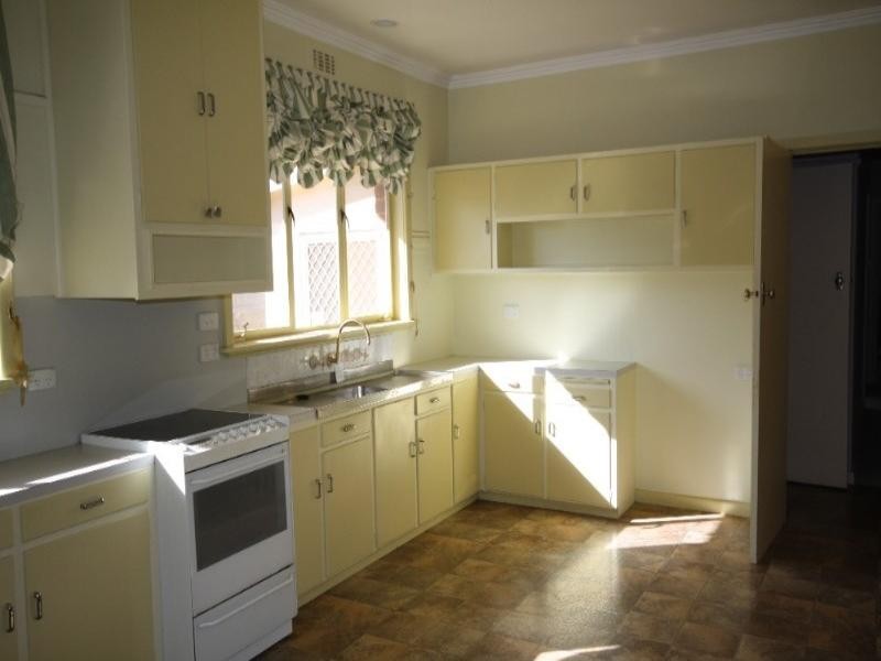 2 Dudley Street, Rochester VIC 3561