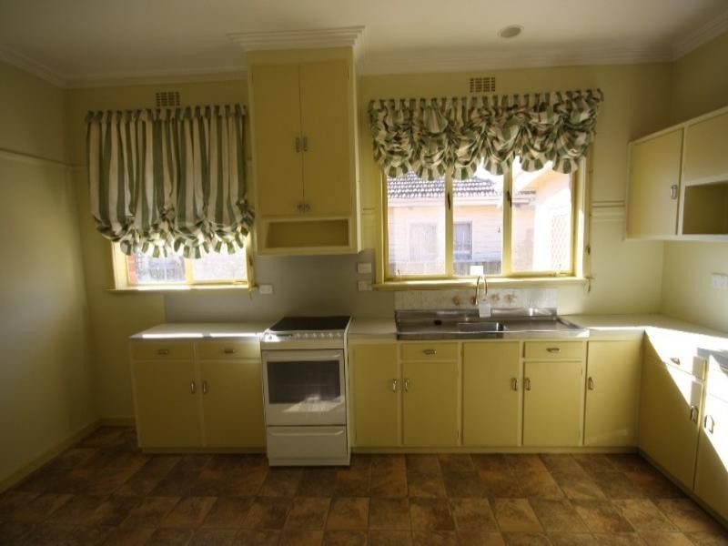 2 Dudley Street, Rochester VIC 3561