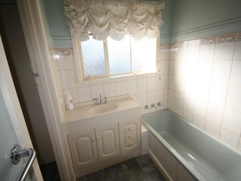 2 Dudley Street, Rochester VIC 3561