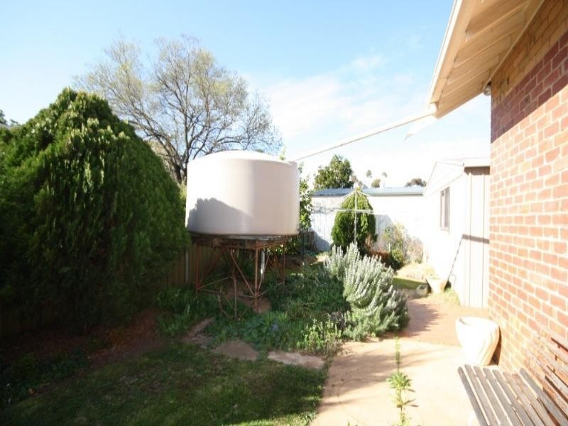 2 Dudley Street, Rochester VIC 3561