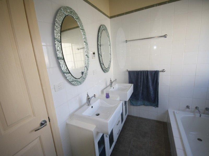 7 Hart Street, Rochester VIC 3561