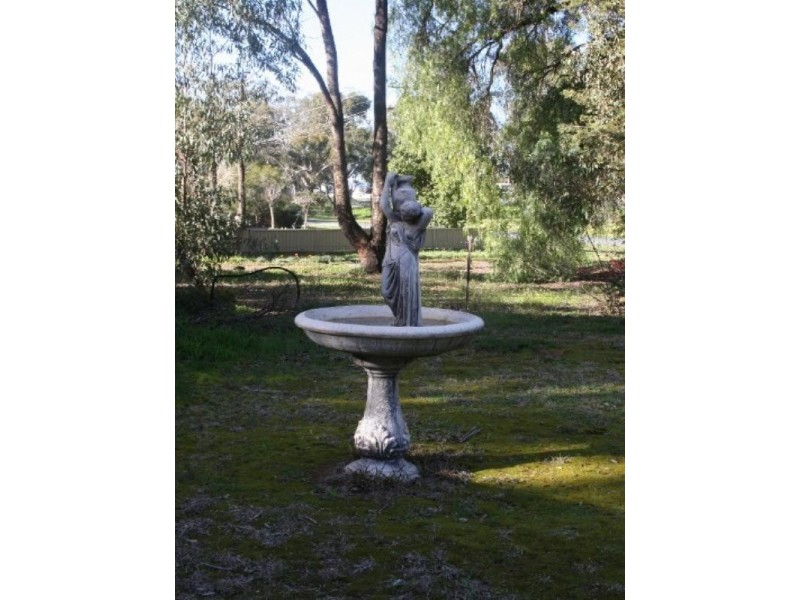 48 Railway Road, Rochester VIC 3561