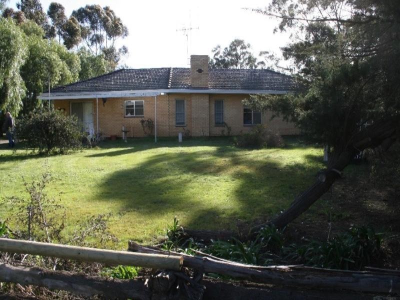 48 Railway Road, Rochester VIC 3561
