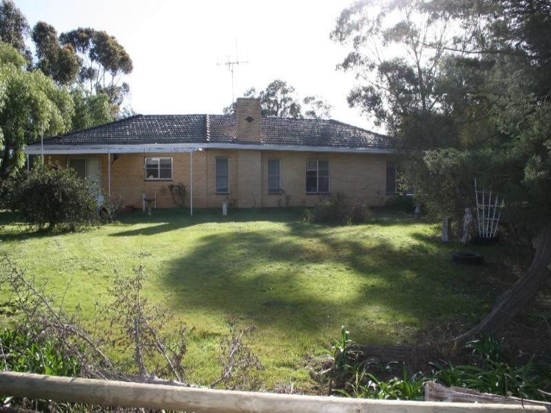 48 Railway Road, Rochester VIC 3561