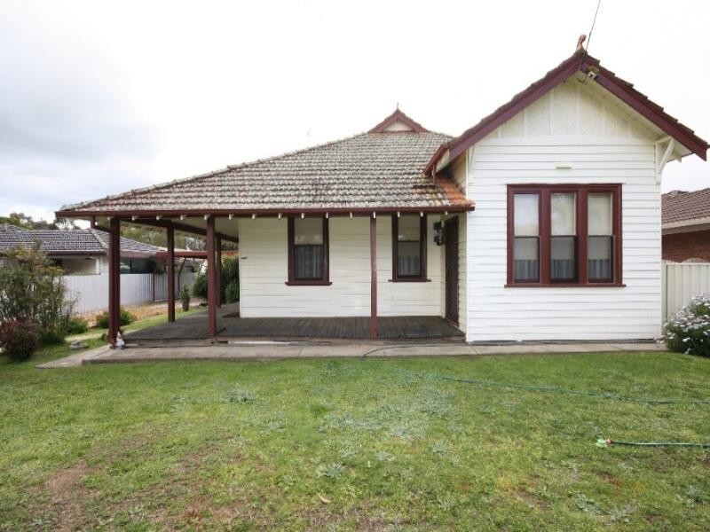 10 Mackay Street, Rochester VIC 3561