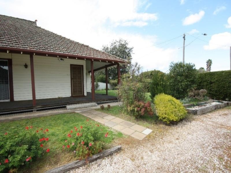 10 Mackay Street, Rochester VIC 3561