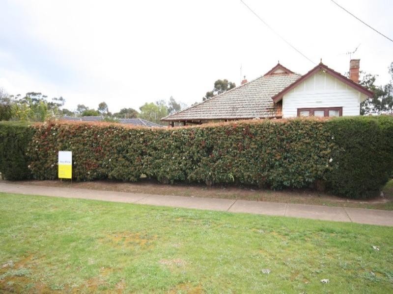 10 Mackay Street, Rochester VIC 3561