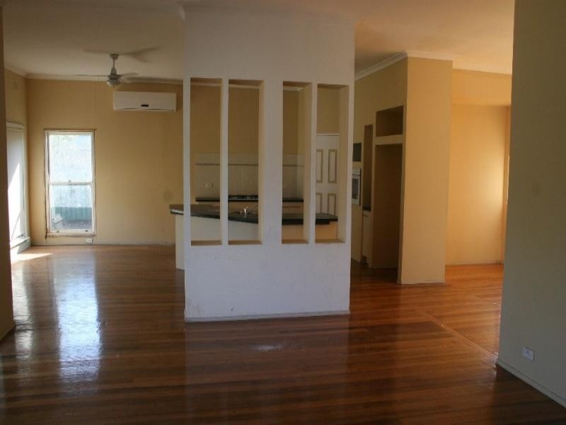 11 Mackay Street, Rochester VIC 3561