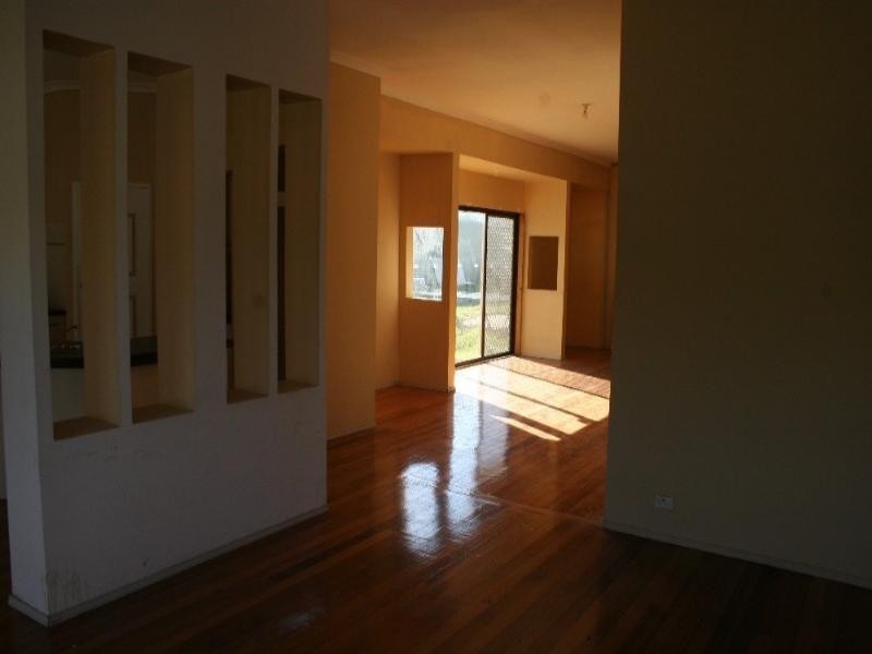 11 Mackay Street, Rochester VIC 3561